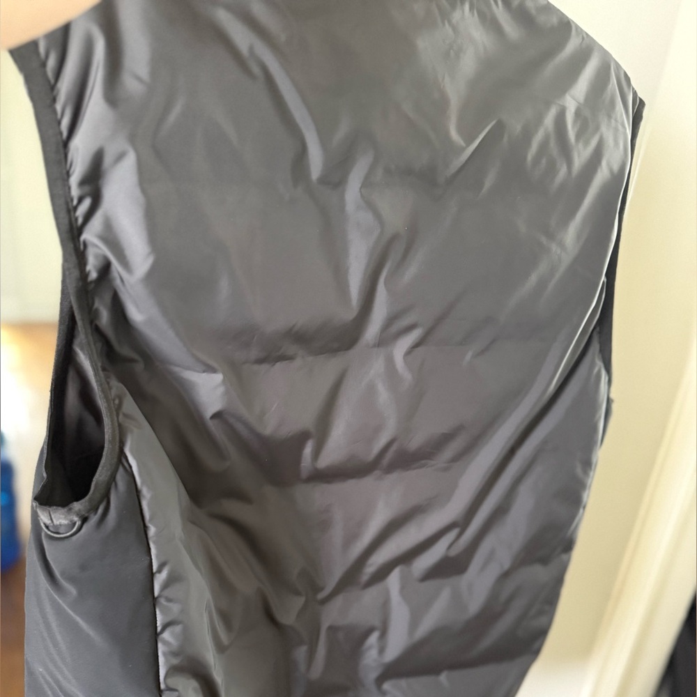 Men’s Black Theory Puffer Vest NWOT - Picture 10 of 13